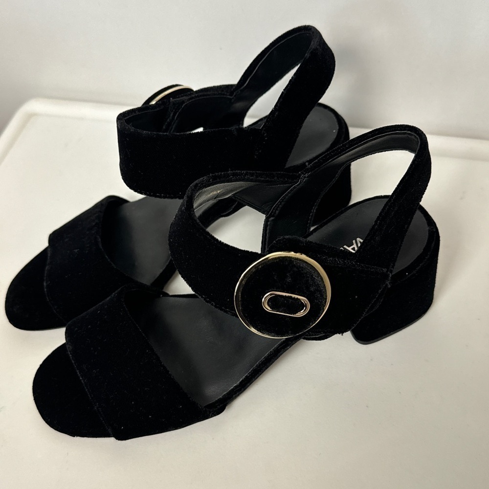 NWT - Vaneli - Black Velvet block heel Sandal 8.5 Narrow.